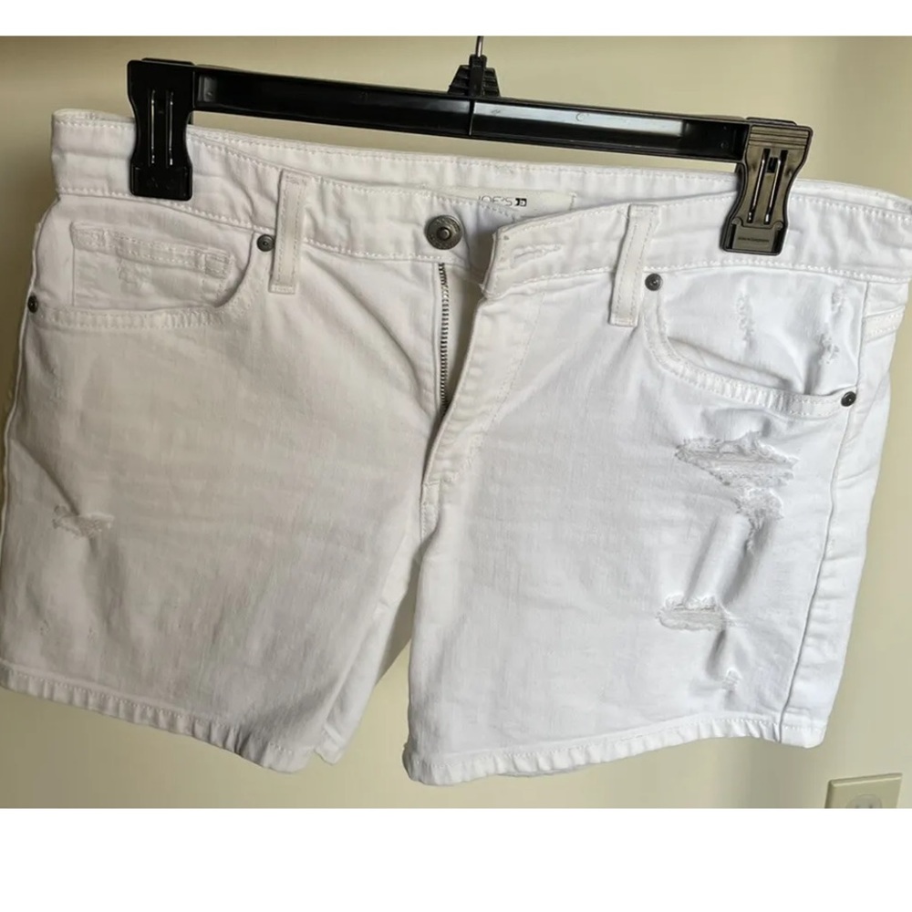 Joe’s Jeans white shorts size 27 M for women in excellent used condition.